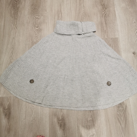 Gap turtle neck gray  poncho sweater - Picture 2 of 4
